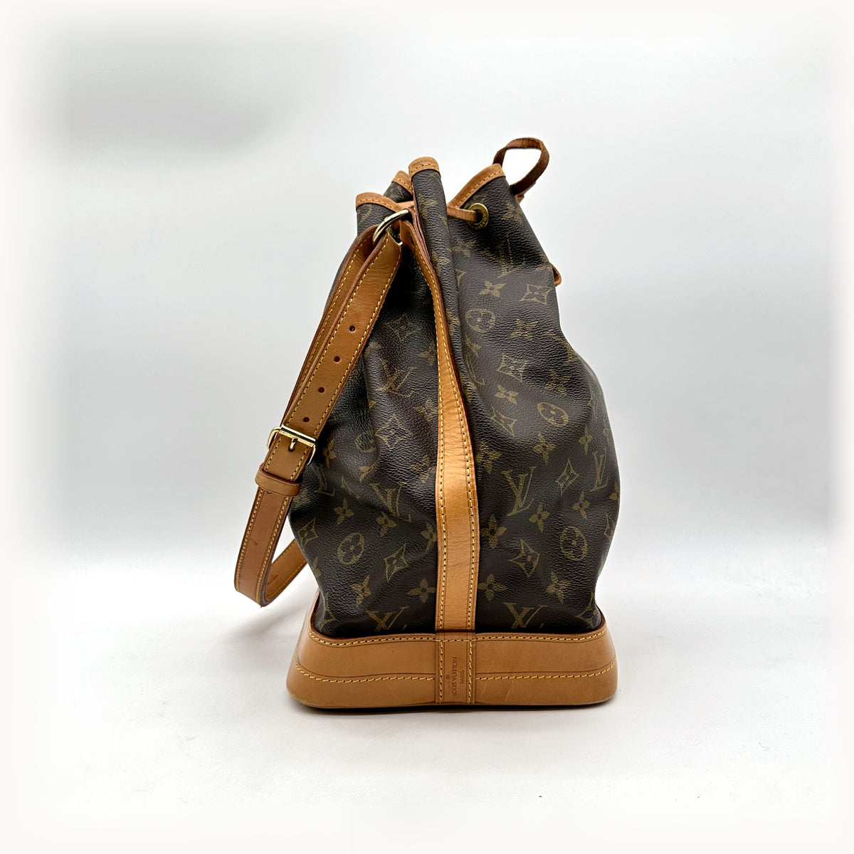 Louis Vuitton Noé Toile Monogram - profil et bandoulière réglable