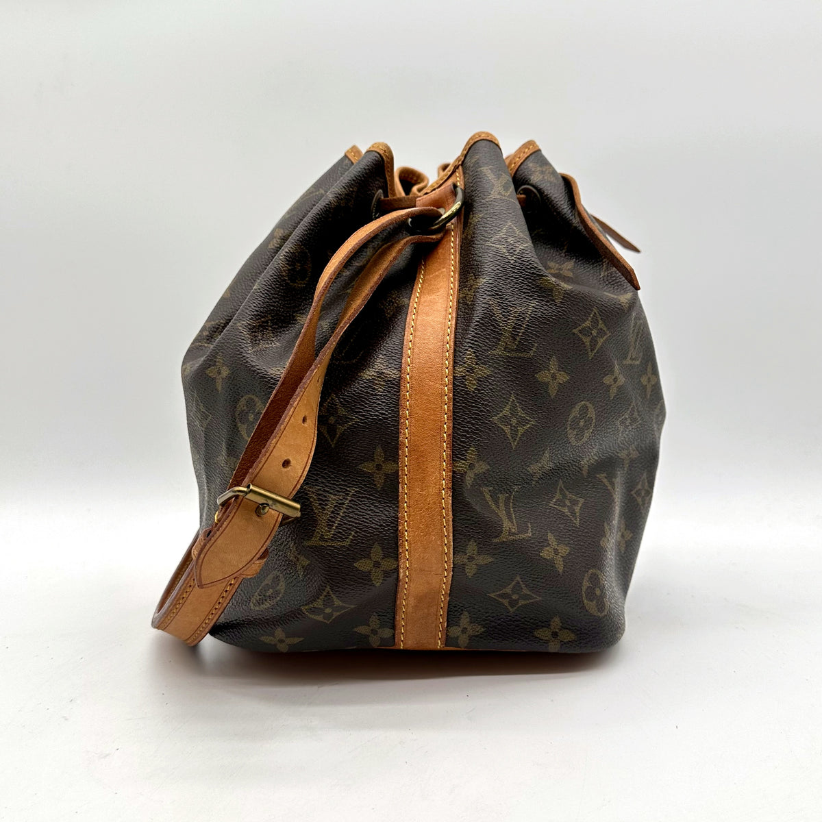 Louis Vuitton Noé Toile Monogram - profil et bandoulière réglable