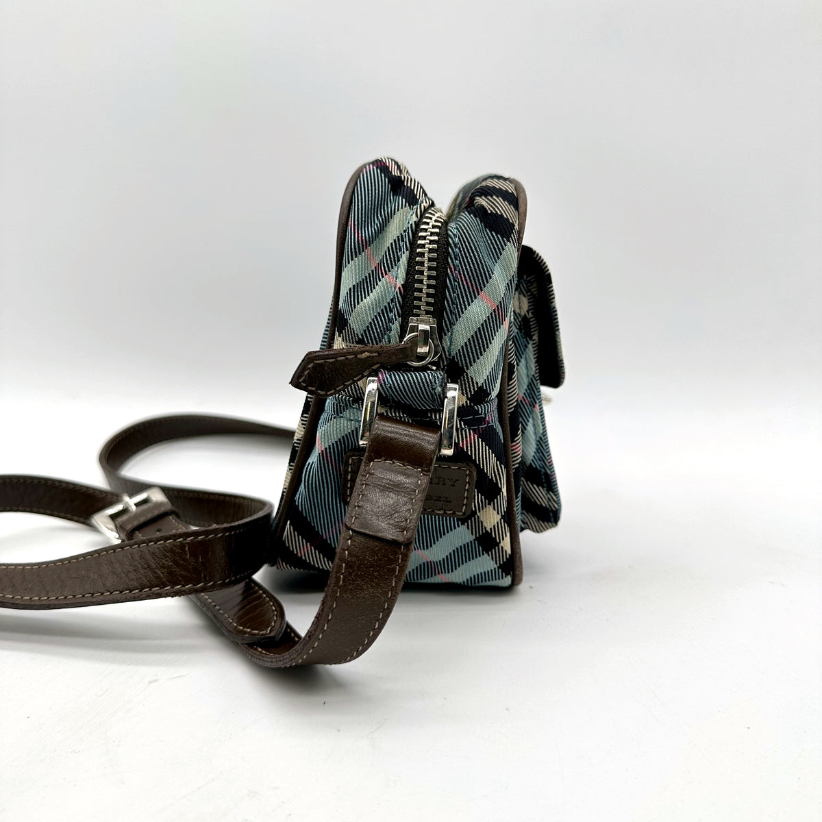 Burberry Sac bandoulière Toile Check Bleue - profil, épaisseur du sac