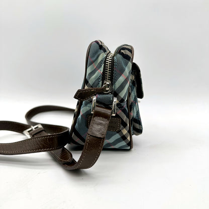 Burberry Sac bandoulière Toile Check Bleue - profil, épaisseur du sac