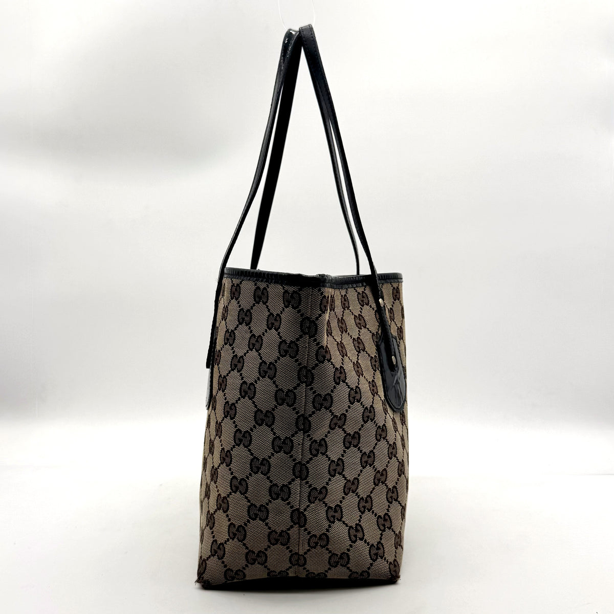 Gucci Tote Toile GG Beige et Cuir Verni Noir - profil, largeur du cabas