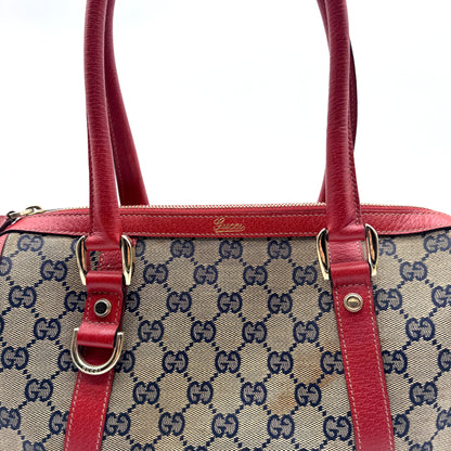 Gucci Boston Abbey Toile GG et Cuir Rouge - détail du haut du sac et de l'anneau doré