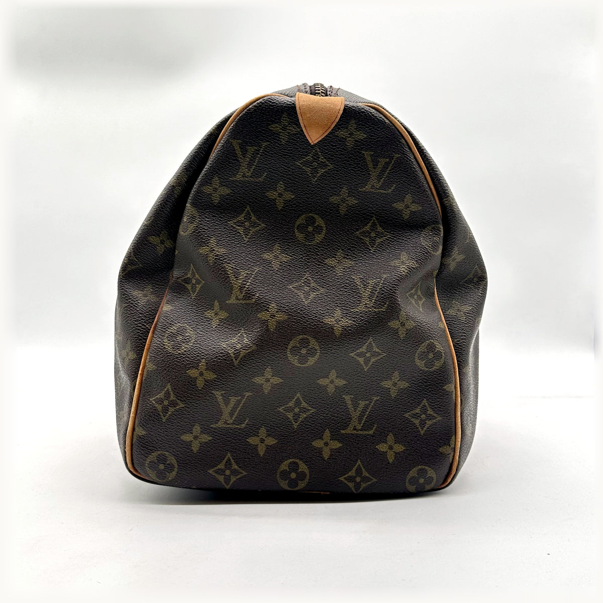 Louis Vuitton Keepall 45 Toile Monogram - vue d'un bout, extrémité du sac