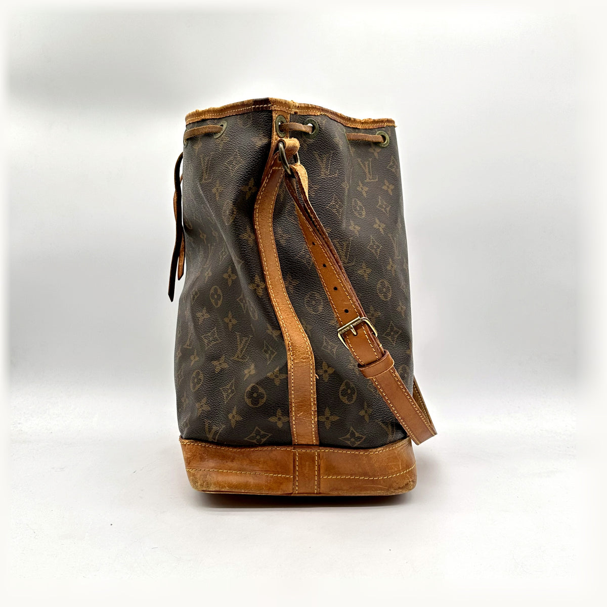 Louis Vuitton Noé Toile Monogram - profil et bandoulière réglable