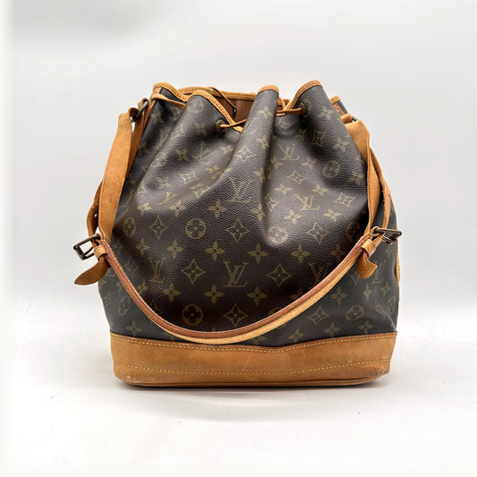Louis Vuitton Noé Toile Monogram - vue de dos avec bandoulière