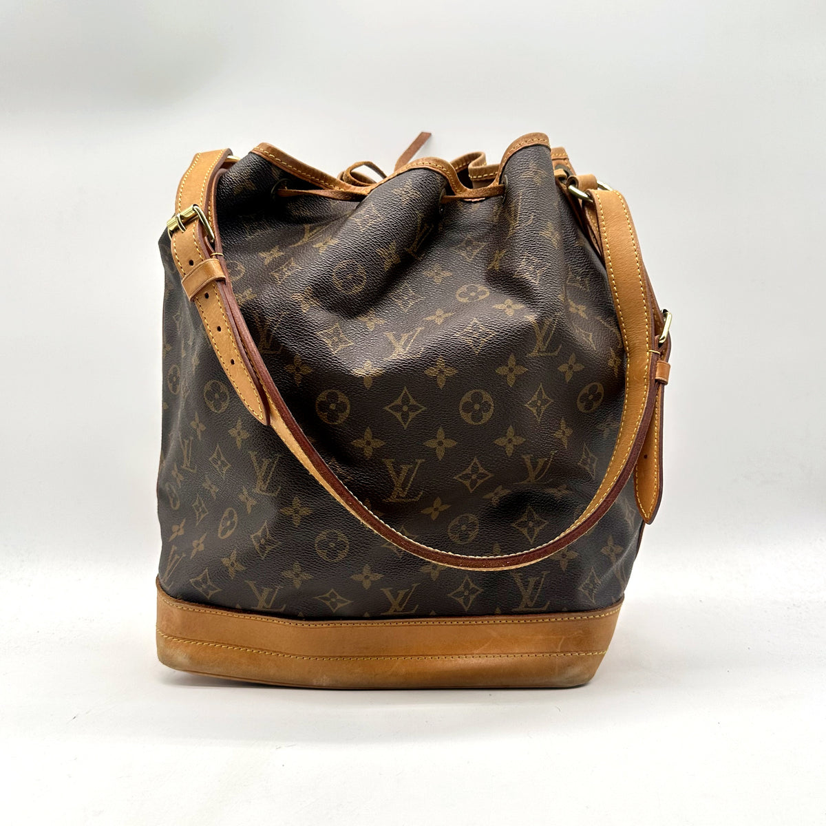 Louis Vuitton Grand Noé Toile Monogram - vue de dos avec bandoulière