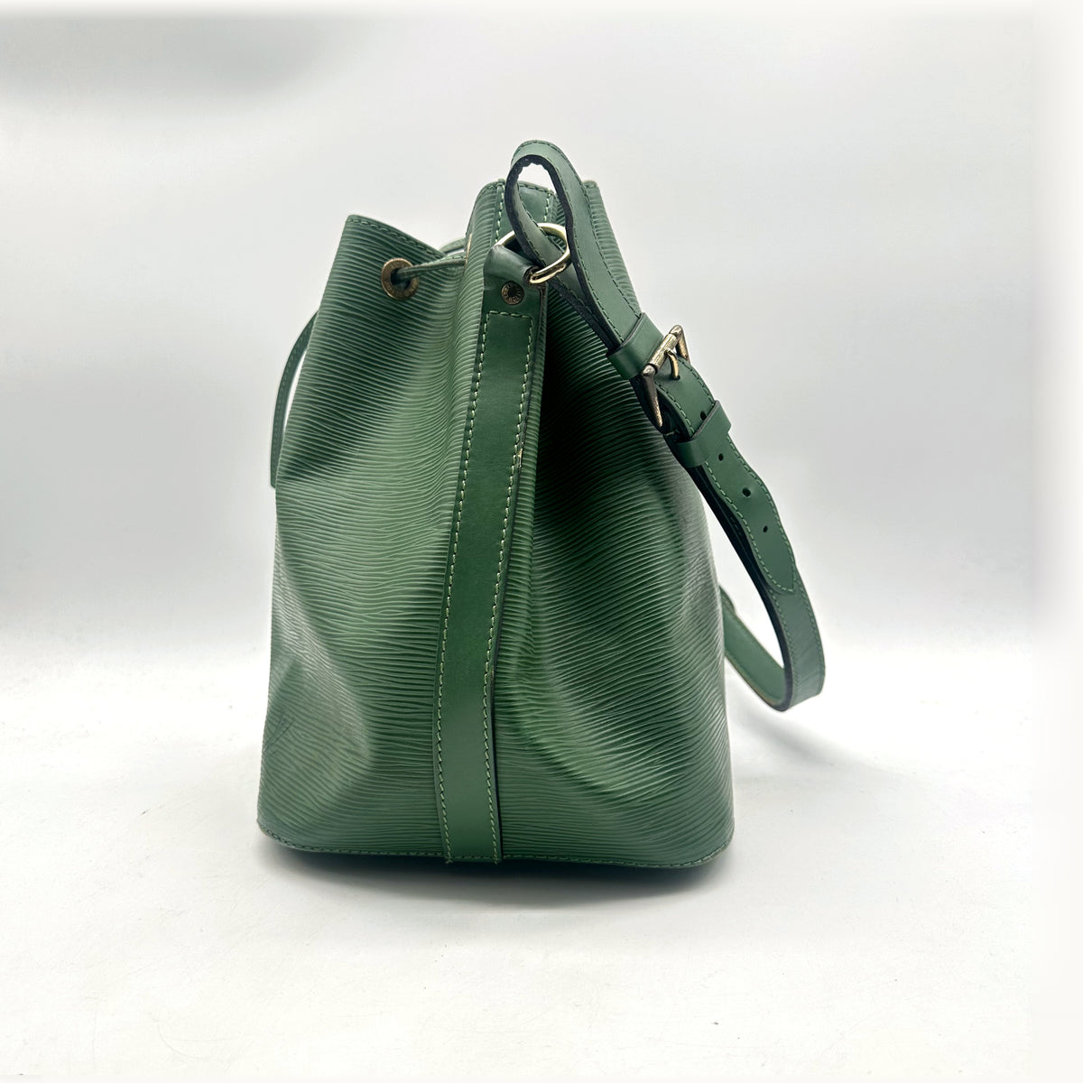 Louis Vuitton Petit Noé Cuir Épi Vert - vue de dos