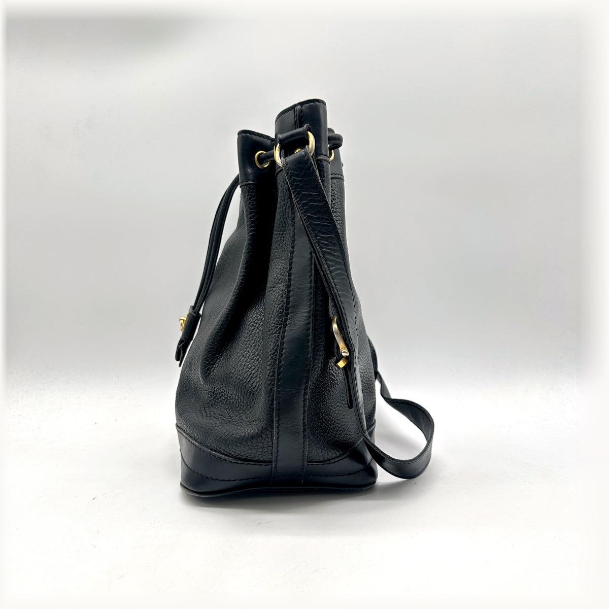 Céline Seau Cuir grainé noir - vue de profil