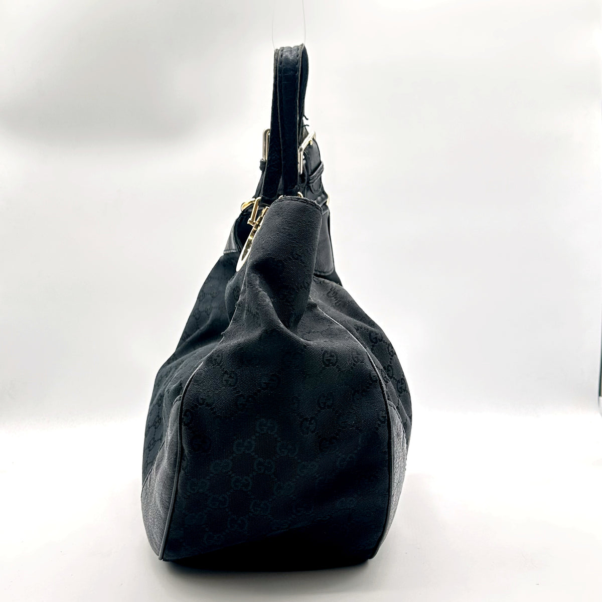 Gucci Hobo Toile GG Noir - profil, forme creusée du sac