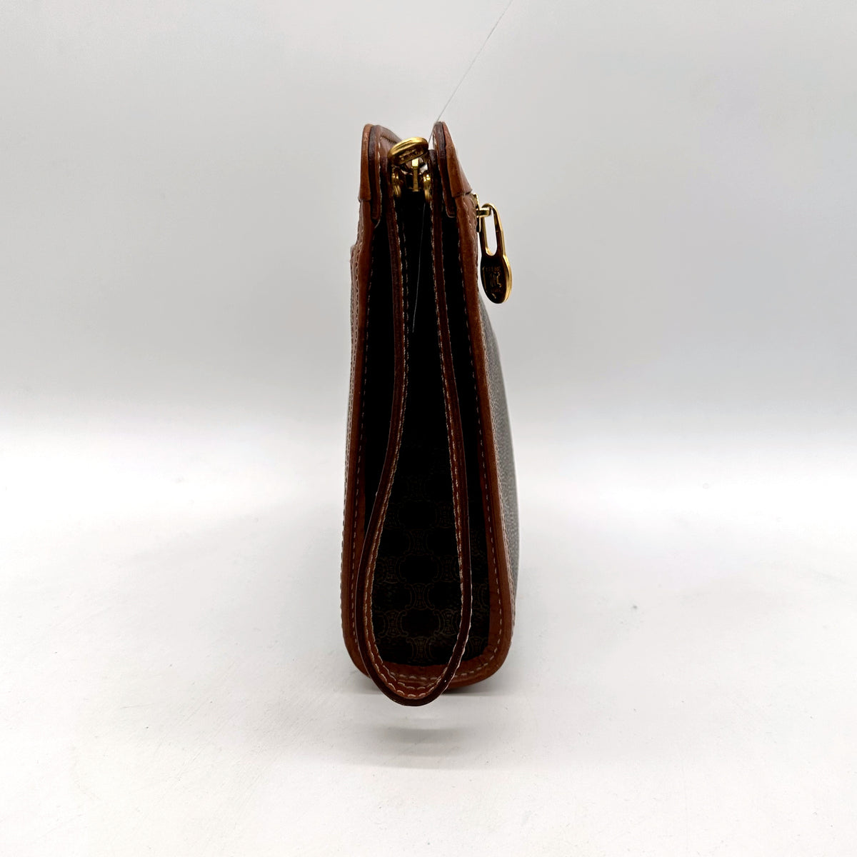 Céline Pochette Toile Macadam - vue de dessus, zip fermé
