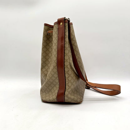 Céline Seau Toile Macadam Beige - profil opposé, hauteur du seau