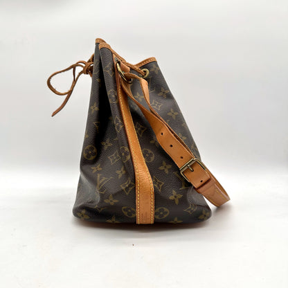 Louis Vuitton Petit Noé Toile Monogram - profil opposé, hauteur du seau