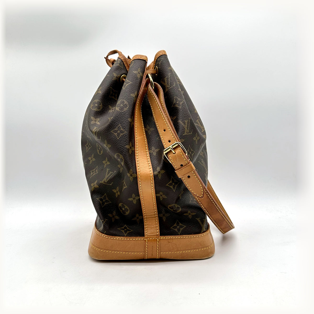 Louis Vuitton Noé Toile Monogram - profil opposé, hauteur du seau