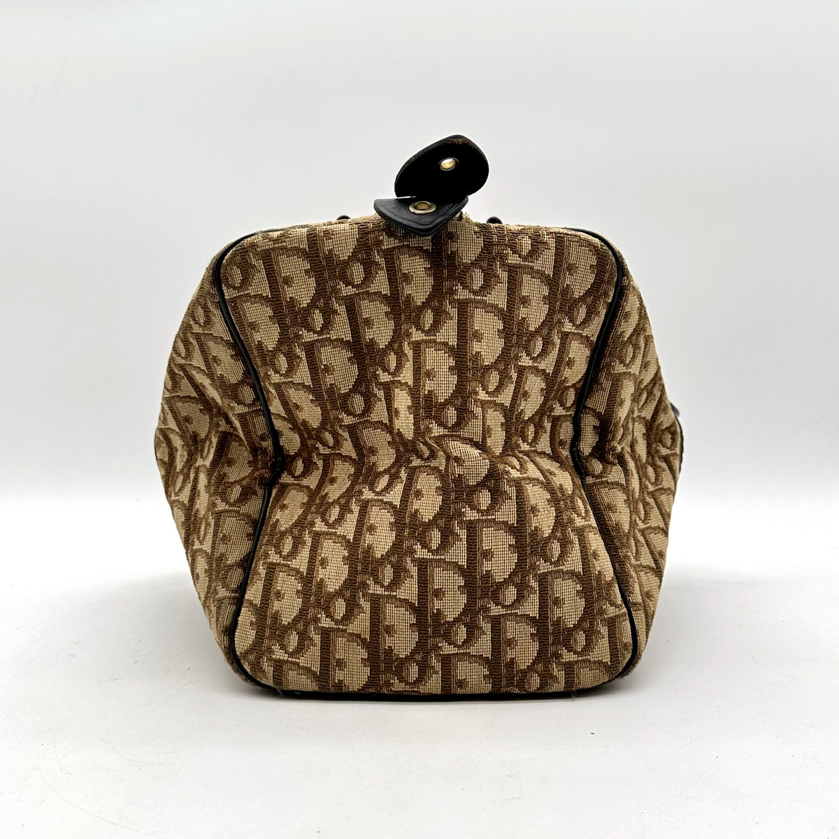Dior Boston Toile Trotter Beige - vue de l'autre bout du sac