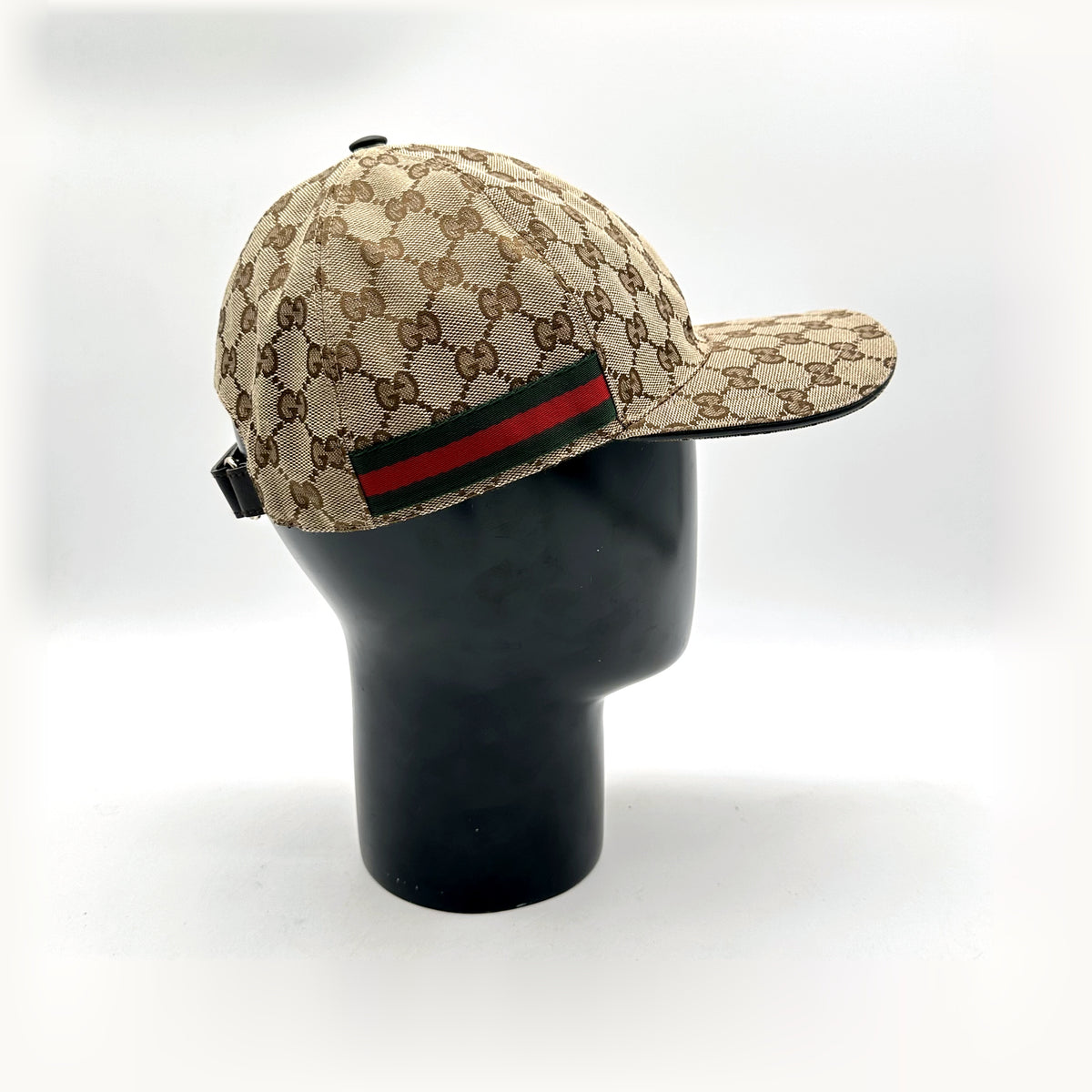Gucci Casquette Toile GG Beige - vue de trois quarts, visière et bande Web
