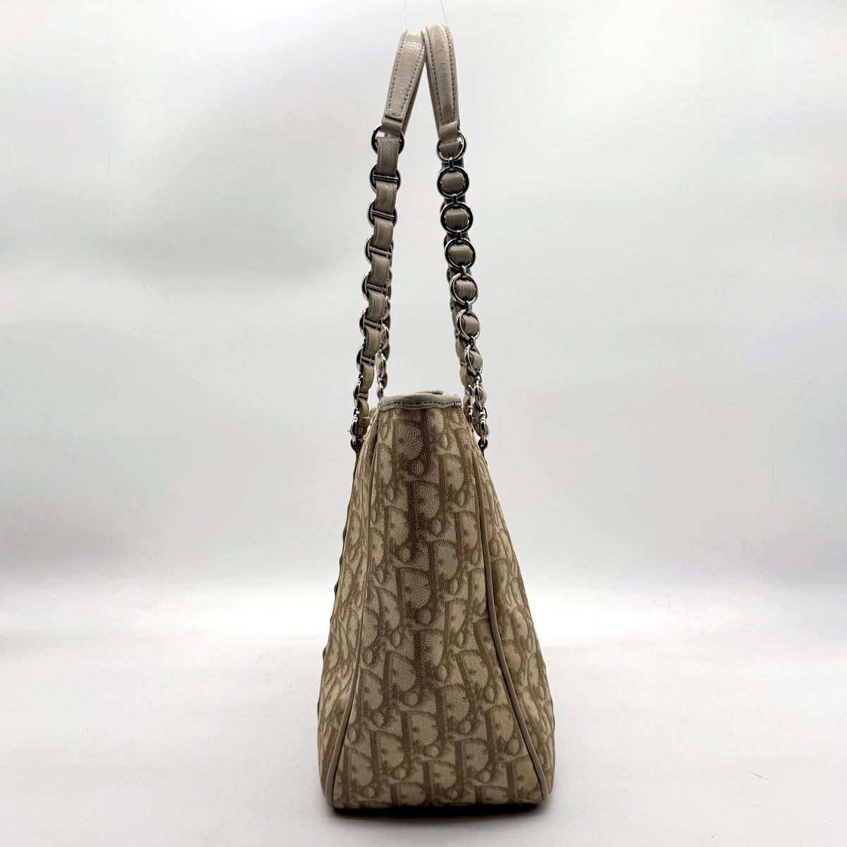 Dior Cabas Toile Trotter Beige - profil opposé, anses relevées