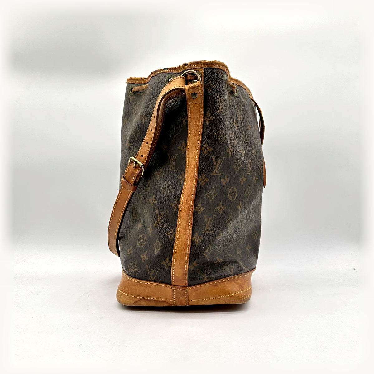 Louis Vuitton Noé Toile Monogram - profil opposé, hauteur du seau
