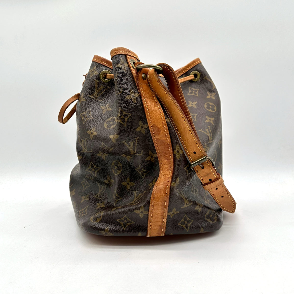 Louis Vuitton Petit Noé Toile Monogram - profil opposé, hauteur du seau
