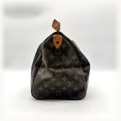 Louis Vuitton Speedy 35 Toile Monogram - côté avec patte en cuir naturel