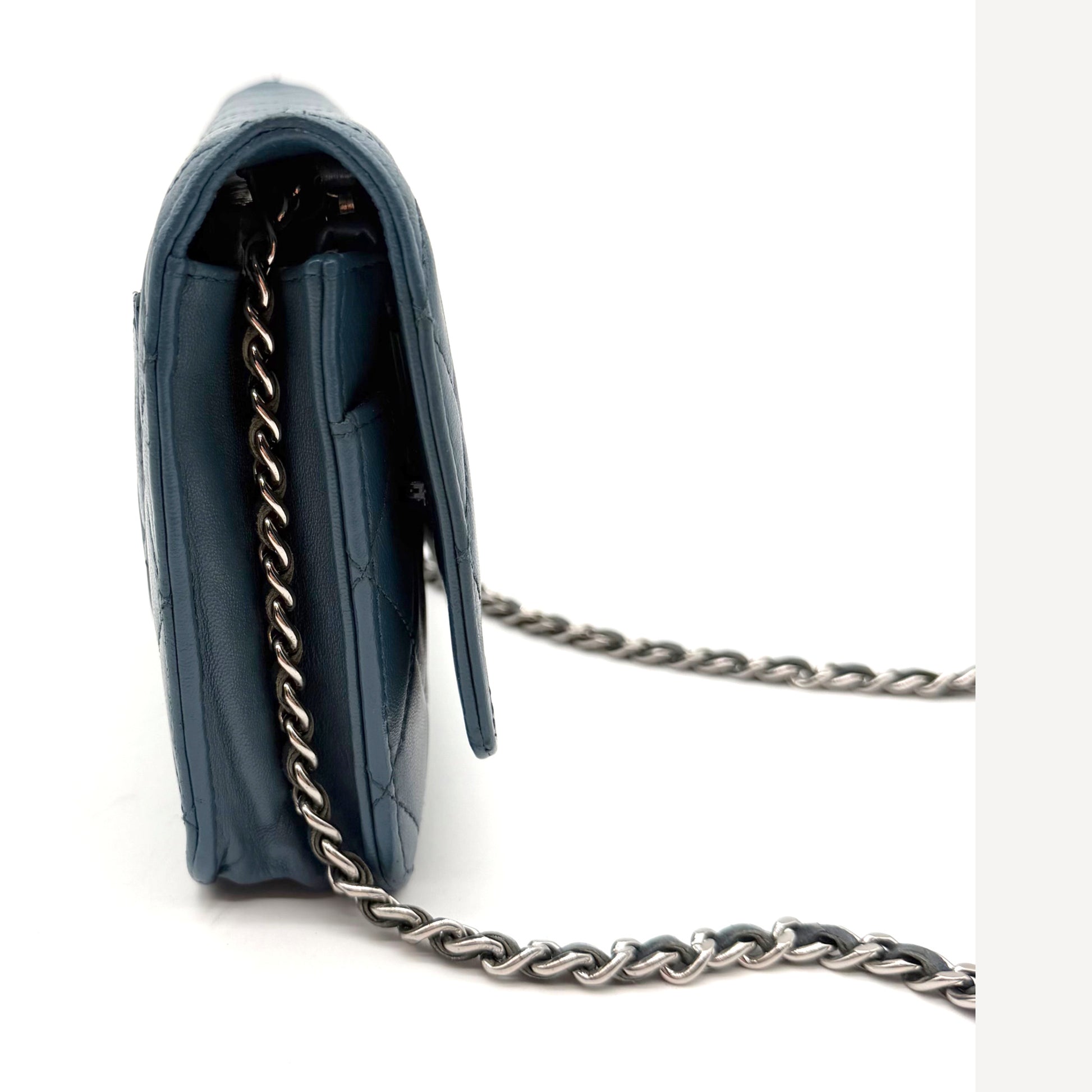 Chanel Wallet on Chain – côté gauche