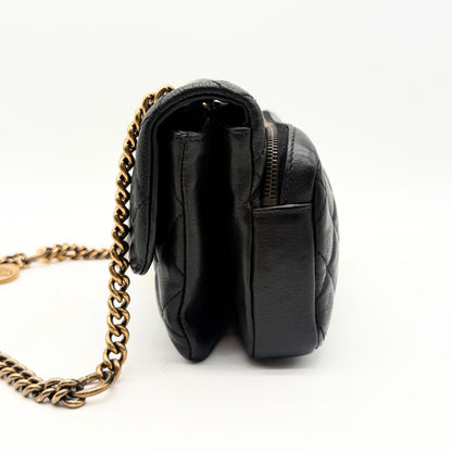 Chanel Sac à rabat matelassé cuir d'agneau - profil gauche et zip latéral