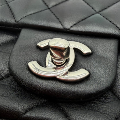 Chanel Mini Timeless carre 17 cuir agneau noir - fermoir CC tourniquet argente