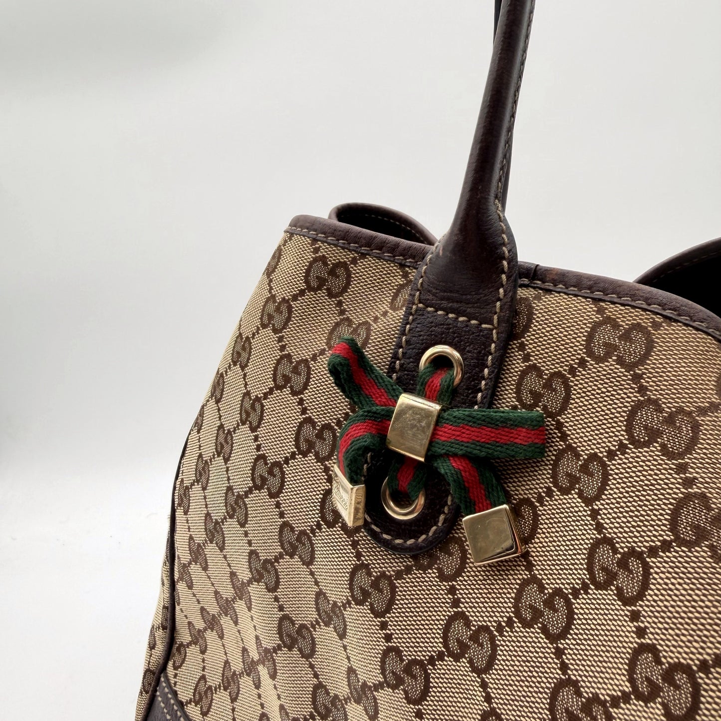 Gucci Princy Tote toile GG beige - detail noeud Web et cadenas