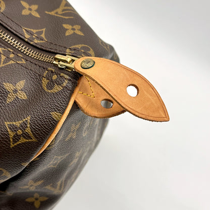Louis Vuitton Speedy 35 toile Monogram - gros plan du zip et de la patte latérale