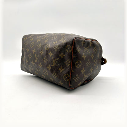 Louis Vuitton Speedy 25 Toile Monogram - vue du dessous en angle, base et coins