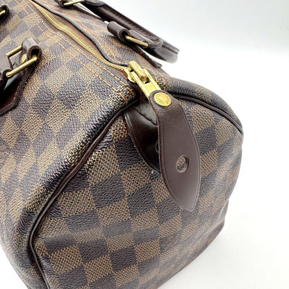 Louis Vuitton Speedy 30 Toile Damier Ebène - détail de la patte de cuir latérale et du zip