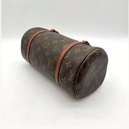 Louis Vuitton Papillon 26 Toile Monogram - vue en angle, cylindre couché