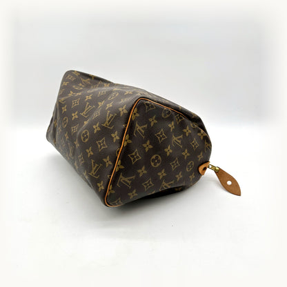 Louis Vuitton Speedy 30 Toile Monogram - vue du dessous en angle