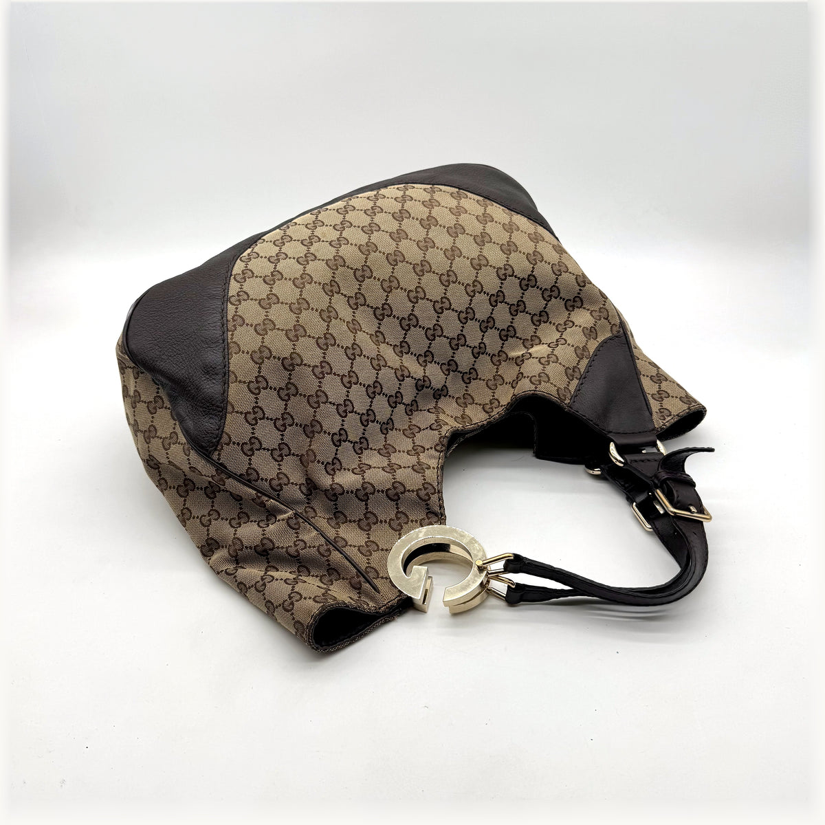 Gucci Hobo Toile GG et cuir marron - vue inclinée avec anse