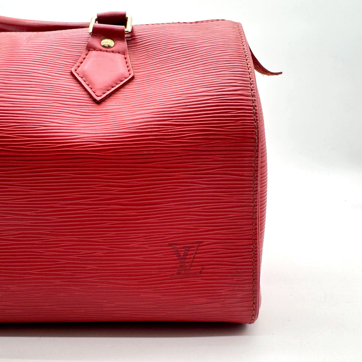 Louis Vuitton Speedy 25 Cuir Épi Rouge - détail du cuir et de son grain rainuré