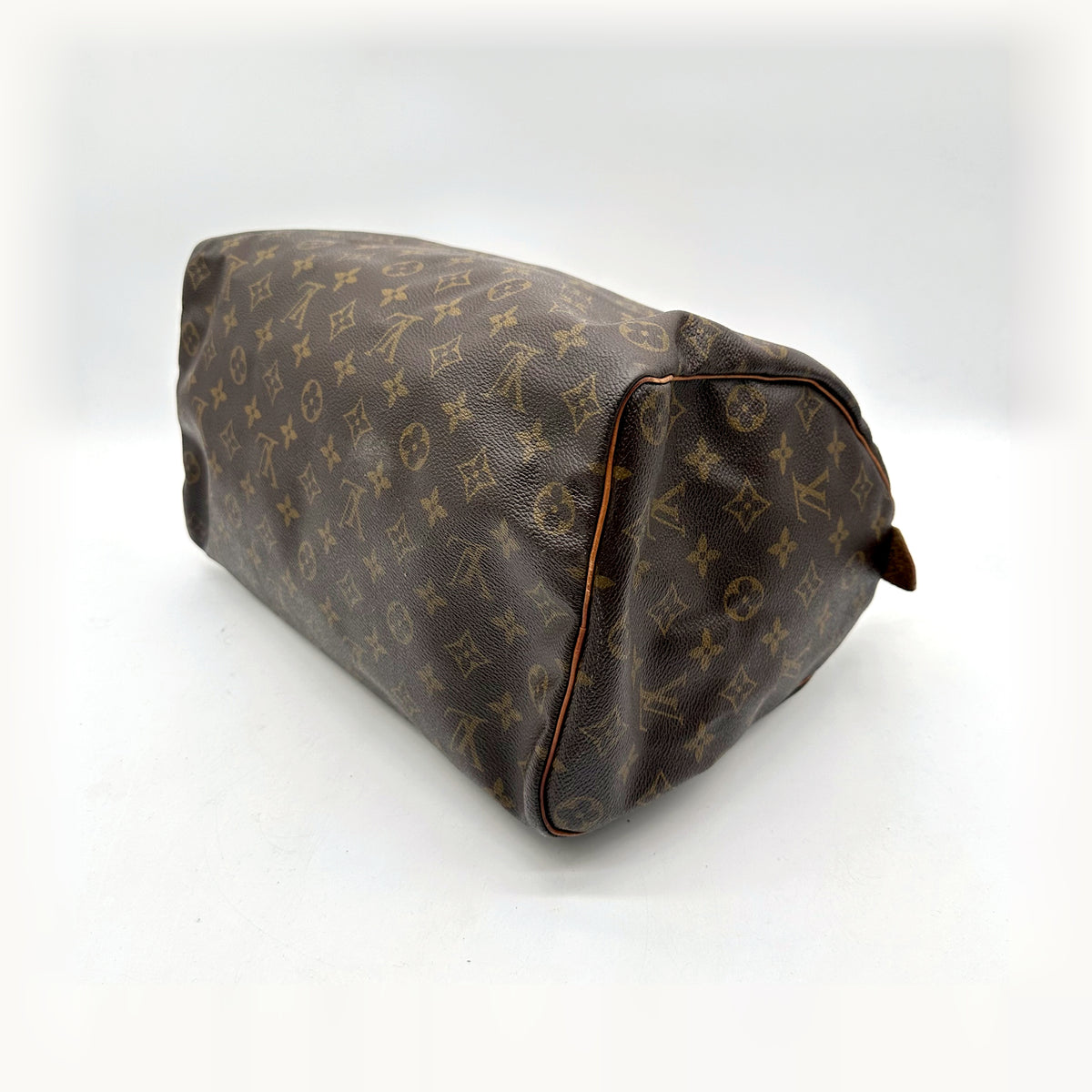 Louis Vuitton Speedy 35 Toile Monogram - vue du dessous en angle