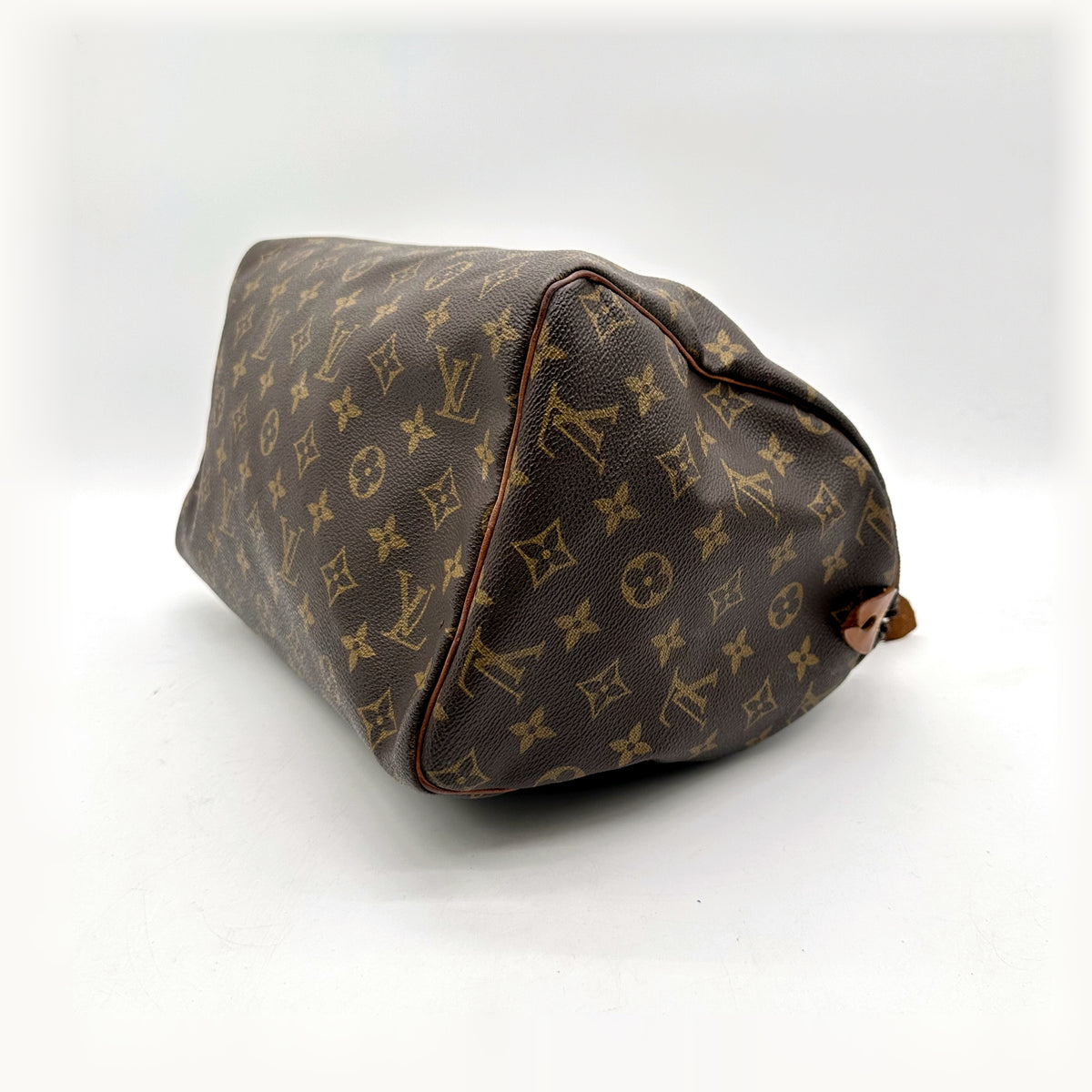 Louis Vuitton Speedy 30 Toile Monogram - vue du dessous en angle