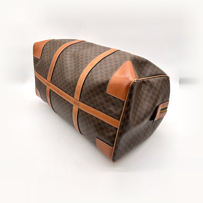 Céline Boston Toile Macadam Brun - vue du dessous en angle, coins de cuir