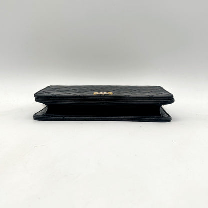 Chanel Matelassé Cuir d'agneau Noir - vue de la tranche, base du sac