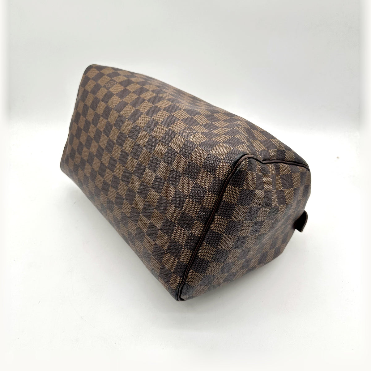 Louis Vuitton Speedy 30 Toile Damier Ebène - vue du dessous en angle