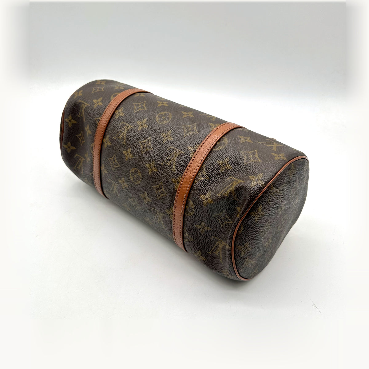 Louis Vuitton Papillon 30 Toile Monogram - vue en angle, cylindre couché