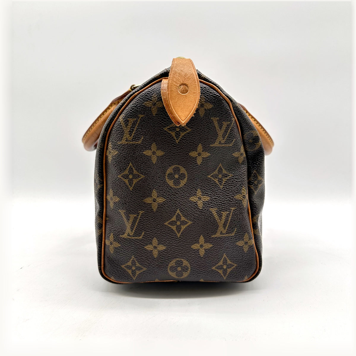 Louis Vuitton Speedy 30 Toile Monogram - côté opposé avec patte en cuir naturel