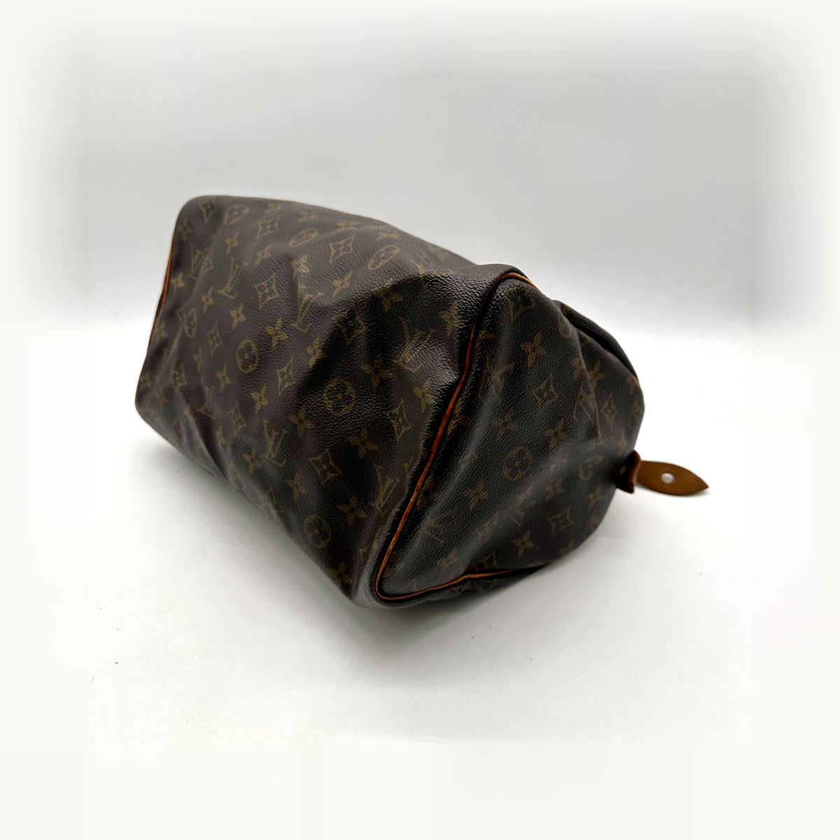 Louis Vuitton Speedy 30 Toile Monogram - vue en angle, base du sac