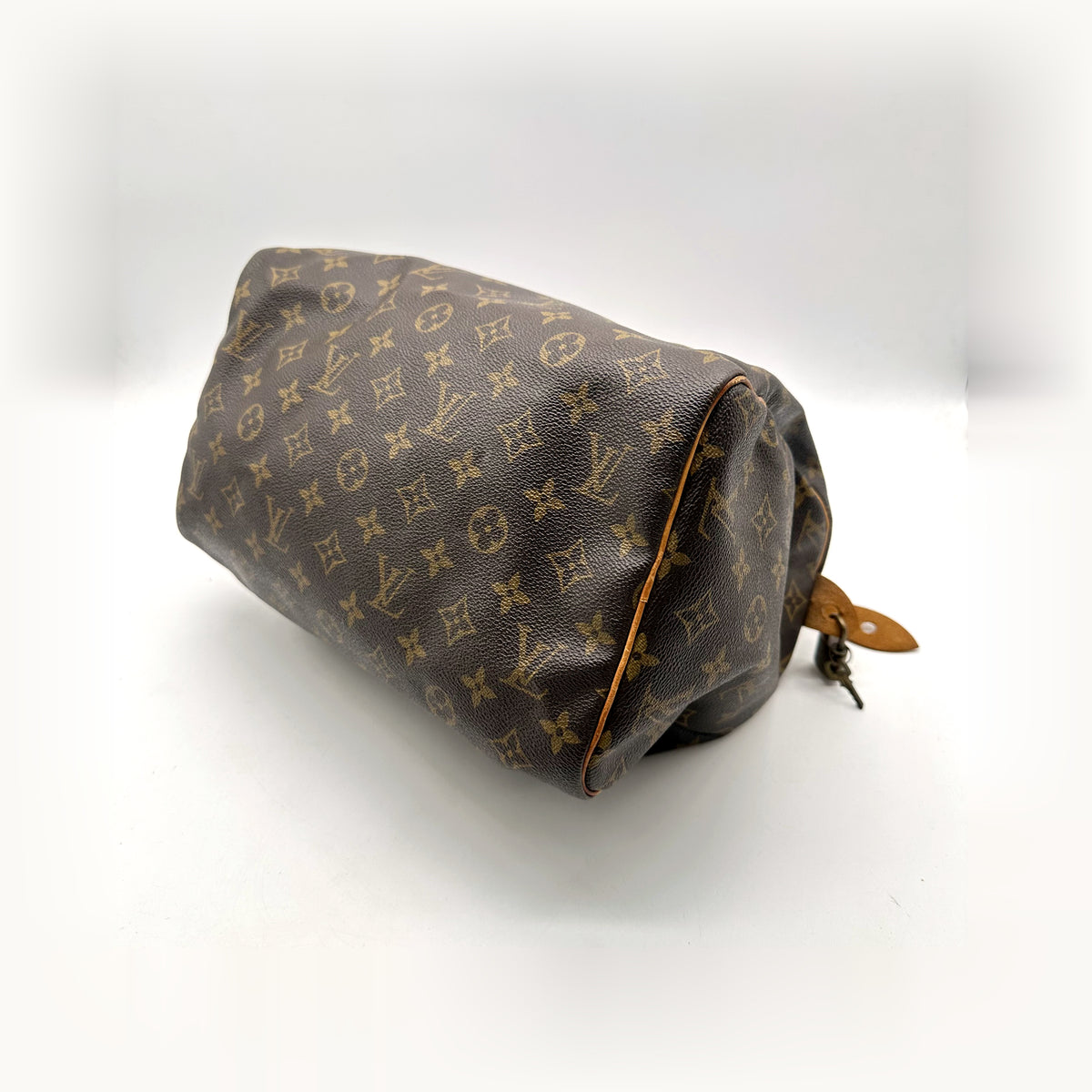 Louis Vuitton Speedy 30 Toile Monogram - vue en angle, base du sac