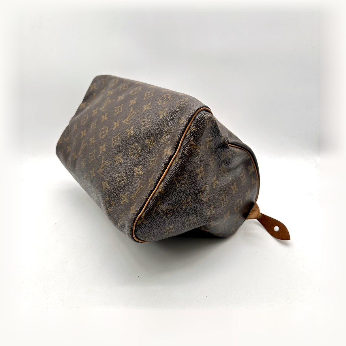 Louis Vuitton Speedy 30 Toile Monogram - vue en angle, base du sac