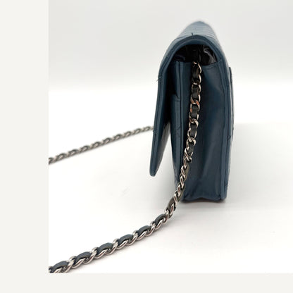 Chanel Wallet on Chain – côté droit