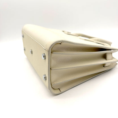 Saint Laurent Sac de Jour Baby cuir grainé blanc cassé - base et angles, trois-quarts