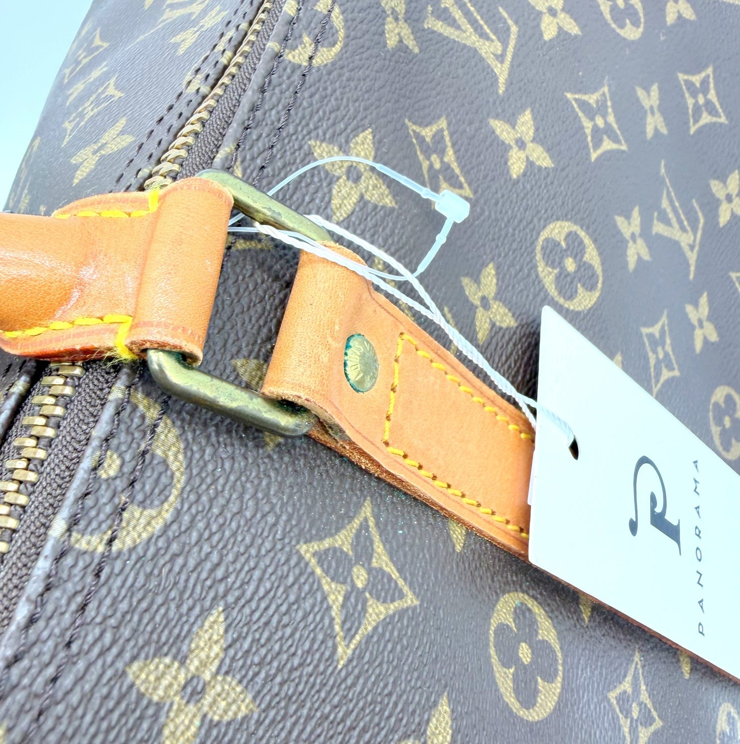 Louis Vuitton Keepall 55 Monogram - attache laterale et anse en cuir vachette