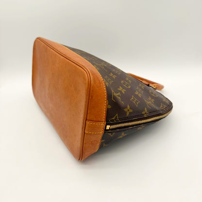 Louis Vuitton Alma Toile Monogram - base et fermeture en angle