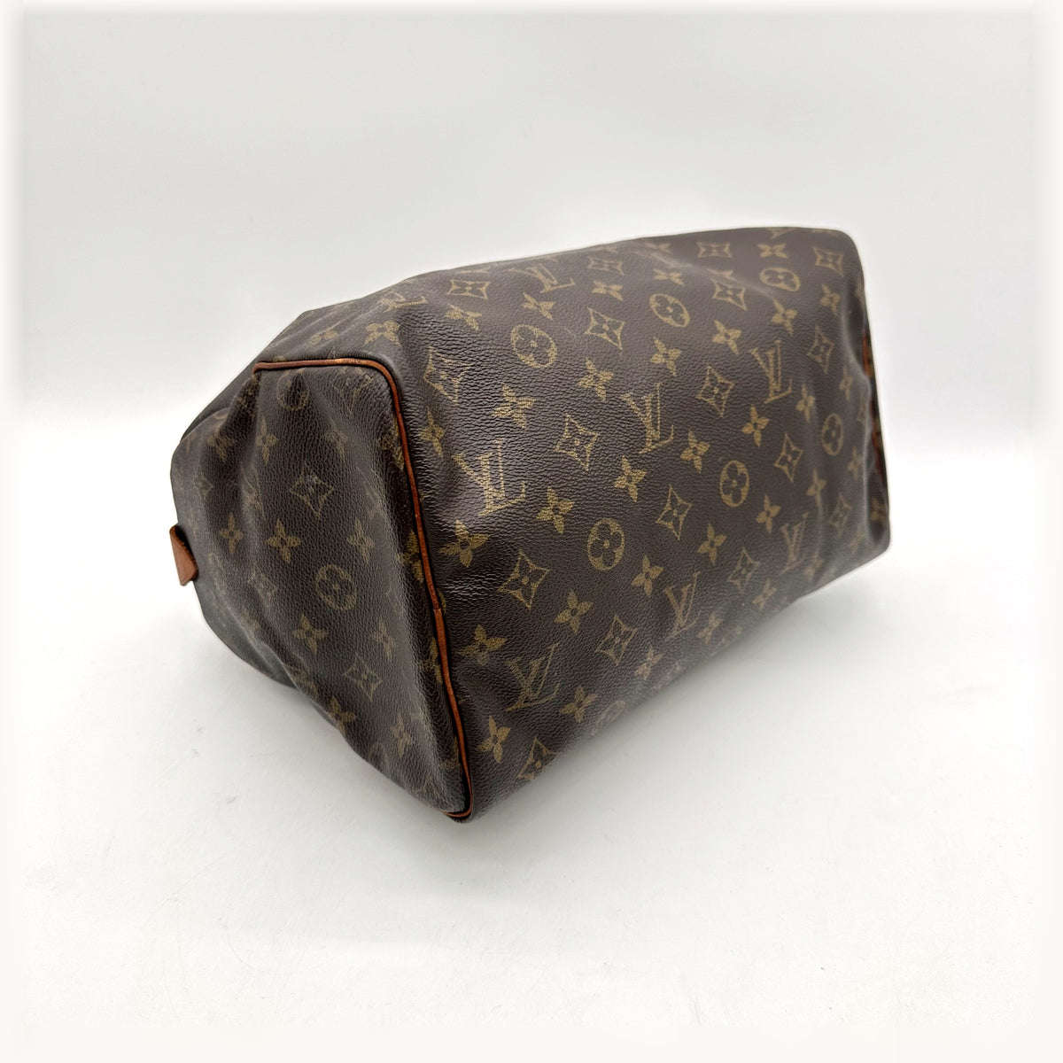 Louis Vuitton Speedy 30 Toile Monogram - vue du dessous, base et coins