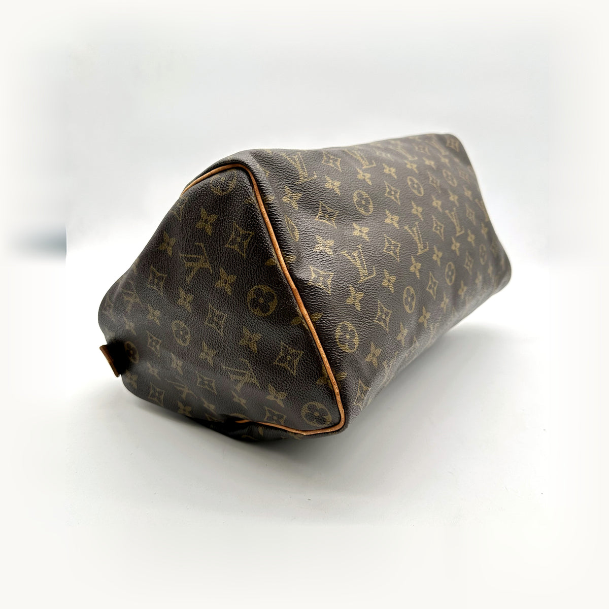Louis Vuitton Speedy 35 Toile Monogram - vue du dessous, base et coins